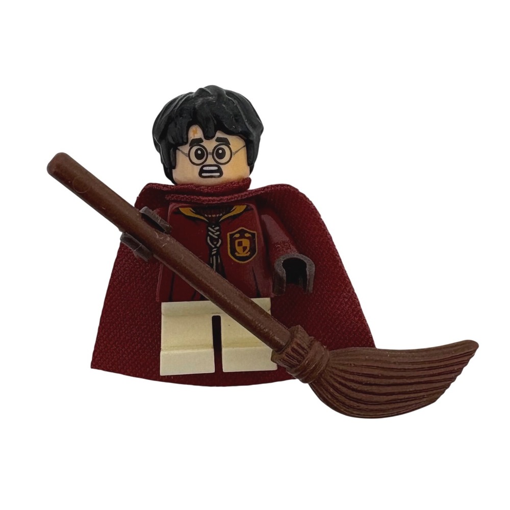 LEGO Harry Potter Quidditch Minifigure Gryffindor Robes with Cape and Broom
